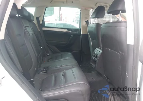 2017 Volkswagen Touareg V6 Sport z USA, uszkodzony, nr VIN WVGEF7BP0HD005299